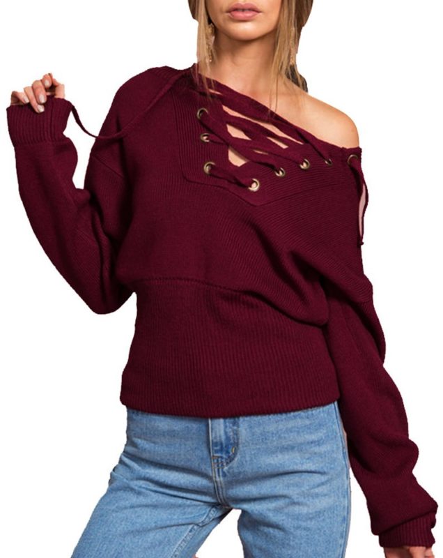 Pull à cordon décolleté