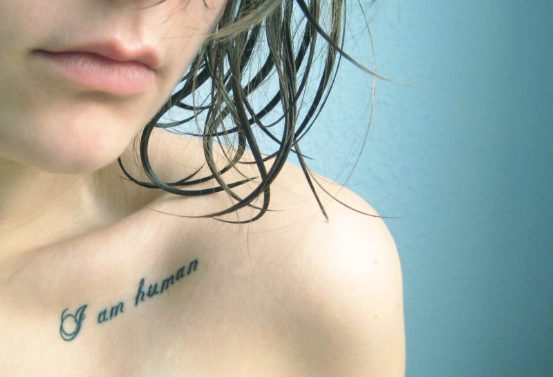 Tatouage de la clavicule