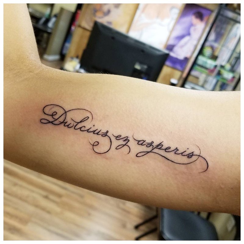 Font scris de mână pentru tatuaj