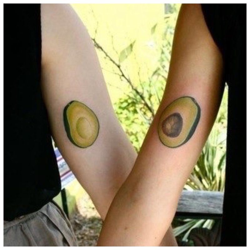 Avocat coupé en deux - Tatouage jumelé