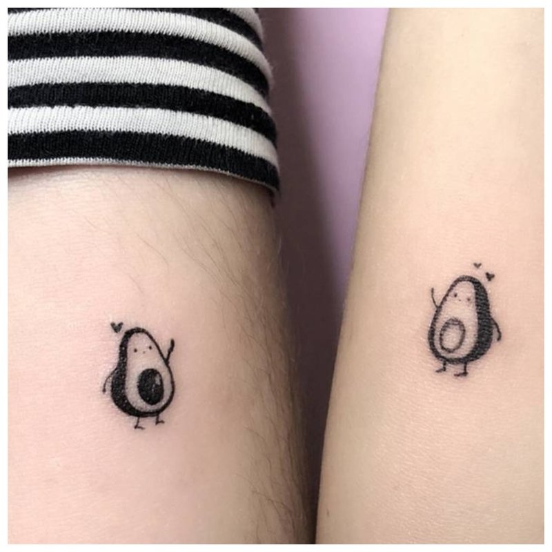 Gehalveerde Avocado Love Tattoo