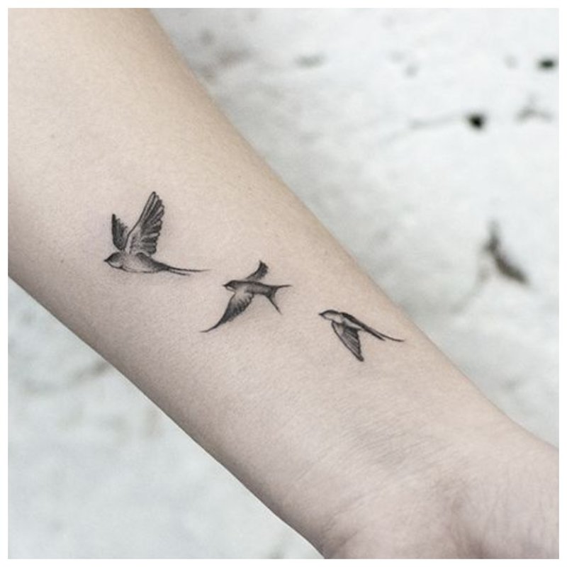 Oiseaux - tatouage du poignet