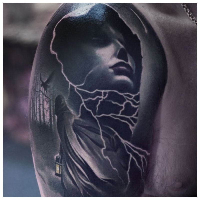 Tatouage sombre réaliste