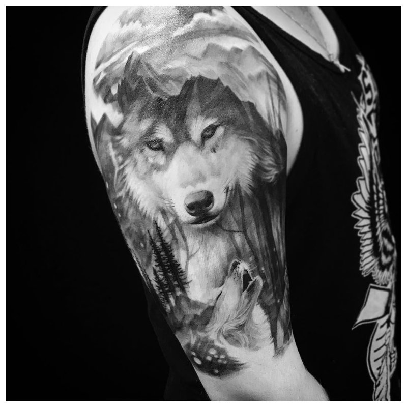 Wolfentattoo op de schouder van een man