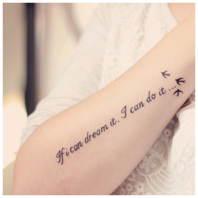 Belle inscription avec tatouage d'oiseaux