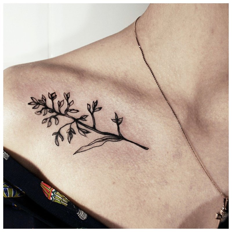 Brindille de tatouage en noir