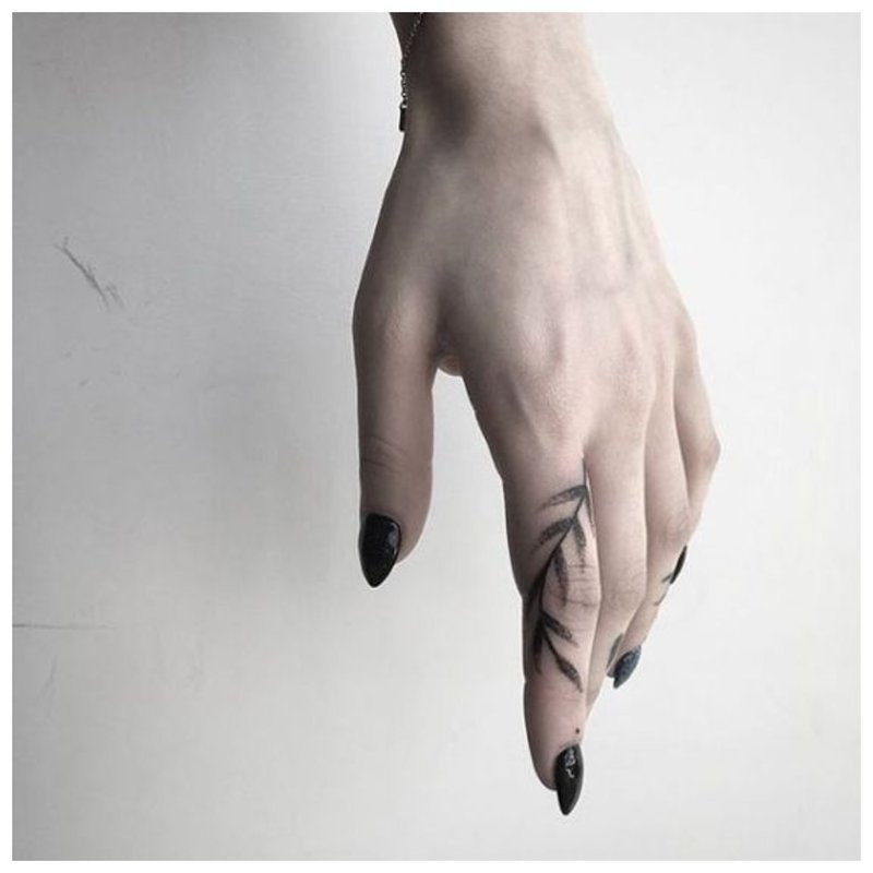 Vinger tattoo