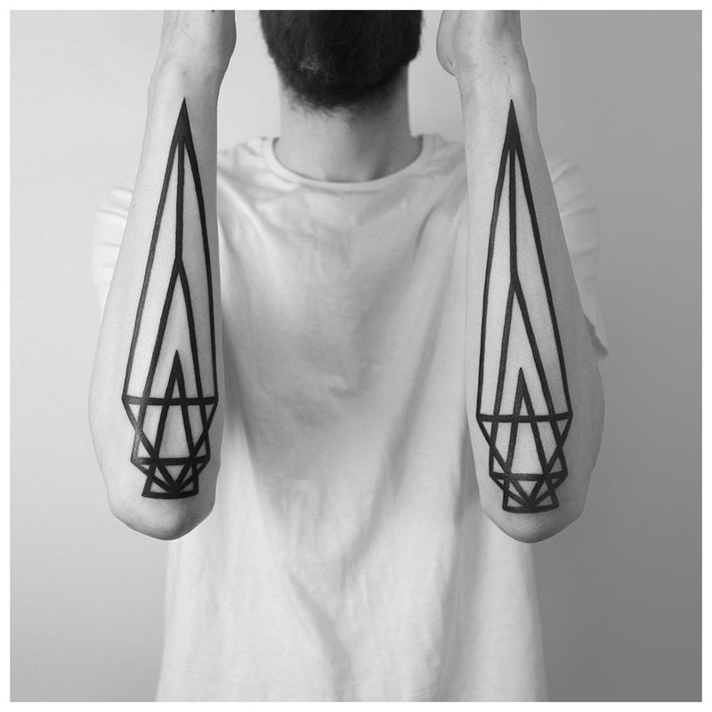 Tatouage minimalisme géométrique