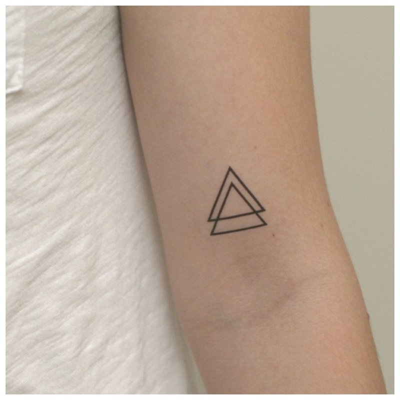 Tatouage triangle