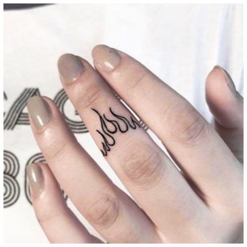 Vinger tattoo