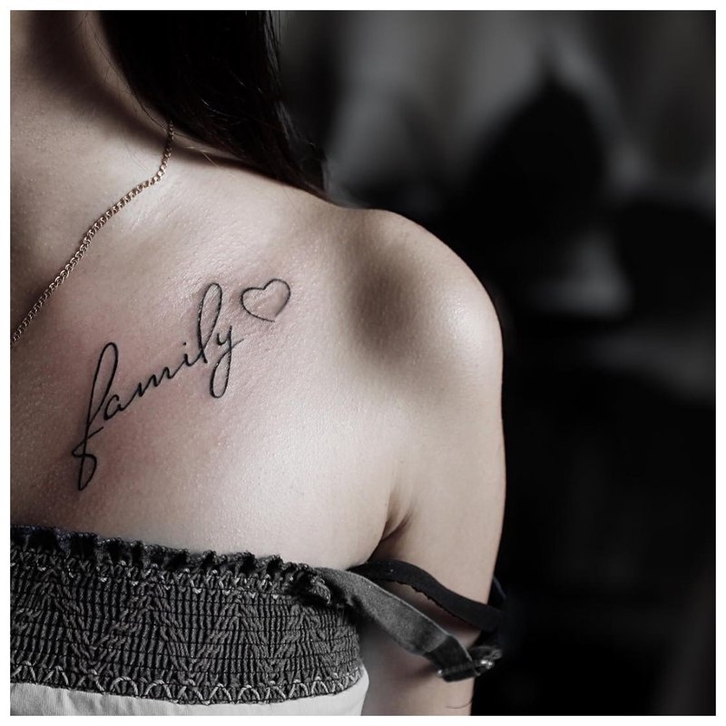 Tatouage de la clavicule