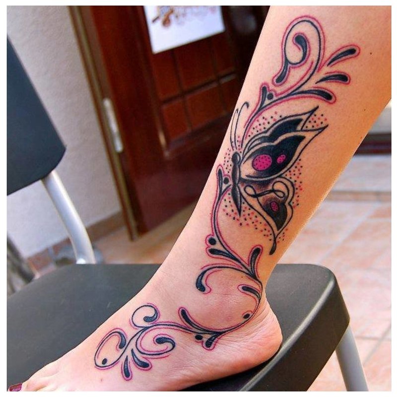 Tatouage tibia et cheville