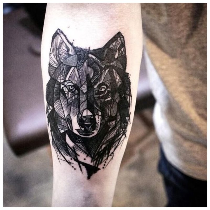 Wolfentattoo op de hand van een man