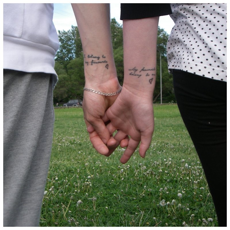 Tatouage au poignet pour les amoureux