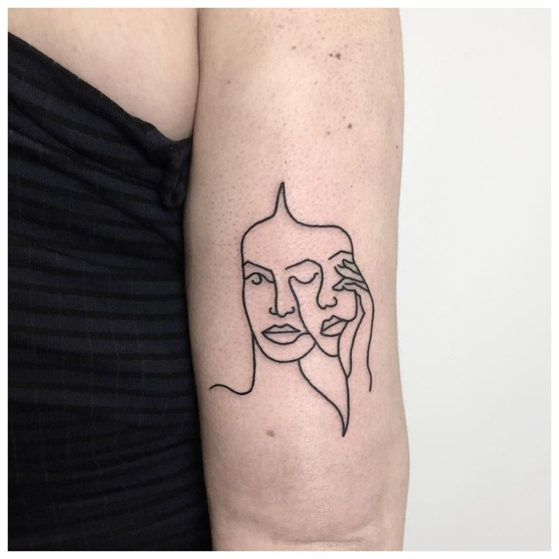 Fille de tatouage de contour