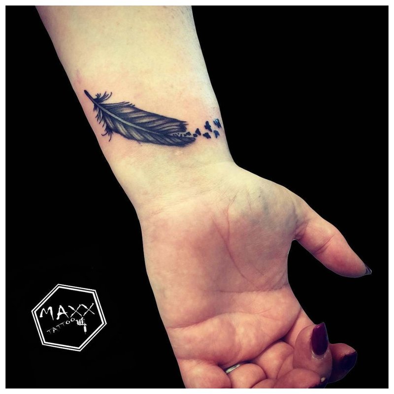 Tatouages ​​de plumes et d'oiseaux