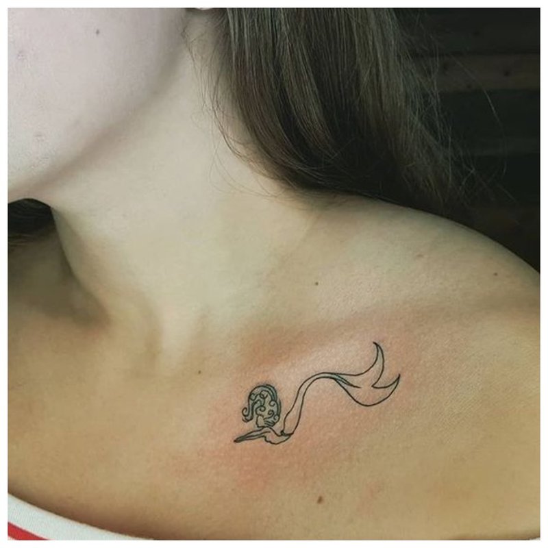 Kleine sleutelbeen tattoo